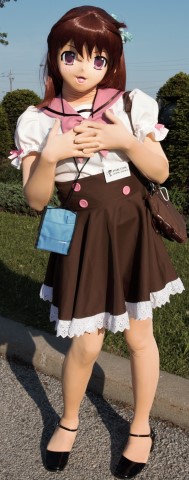 日光下の肌タイツの色